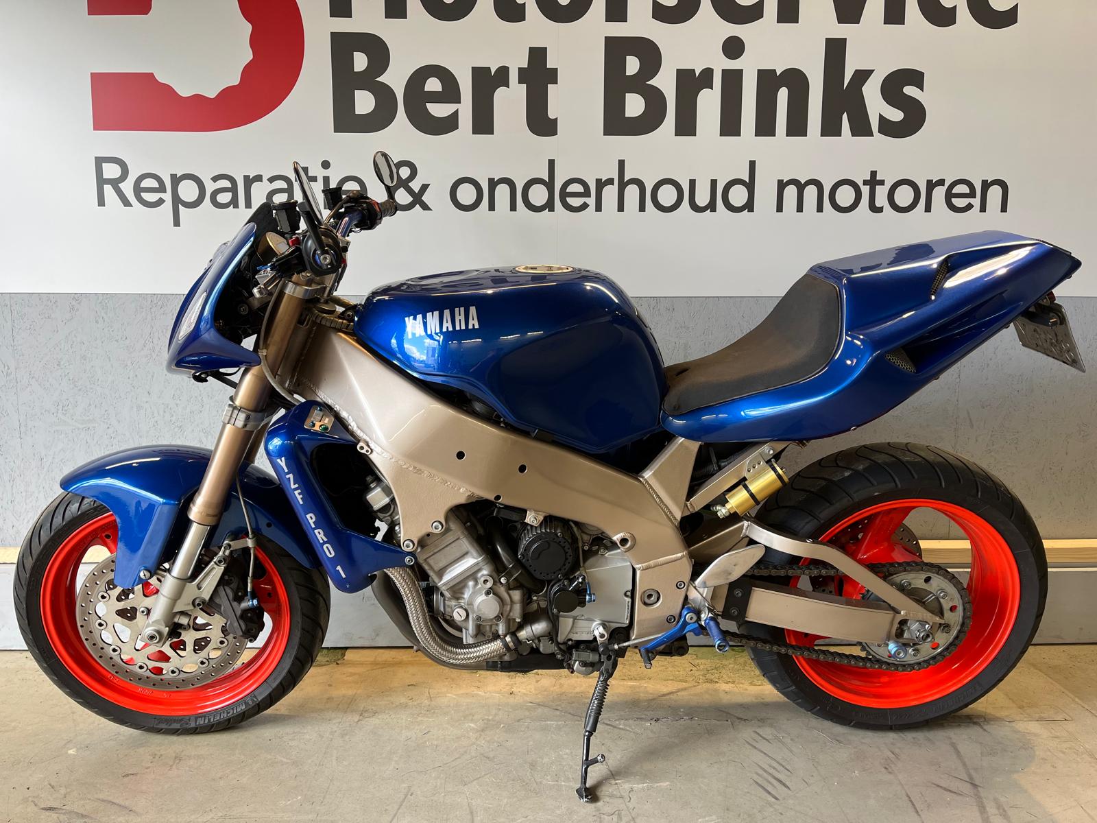 Yamaha YZF 750 R streetfighter